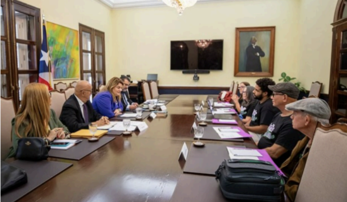 Organización comunitaria logra reunión entre Retiro Digno y la gobernadora Jenniffer González