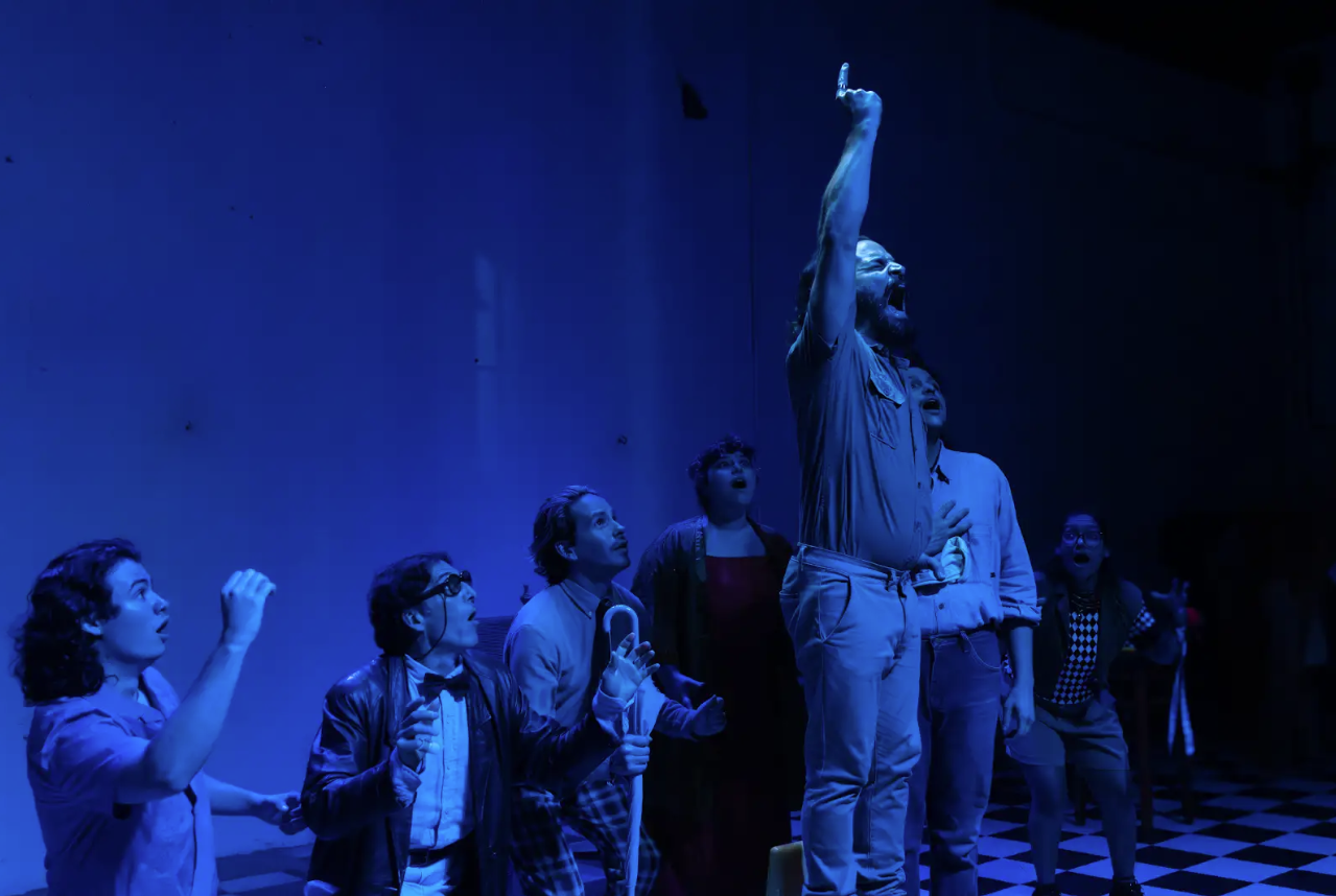 La República Análoga: una comedia absurda sobre el poder